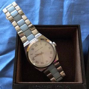 MK ladies watch. Like NEW. Have extra links too.